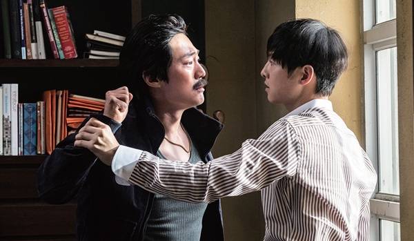 국희(오른쪽)와 수영의 갈등. /플러스엠