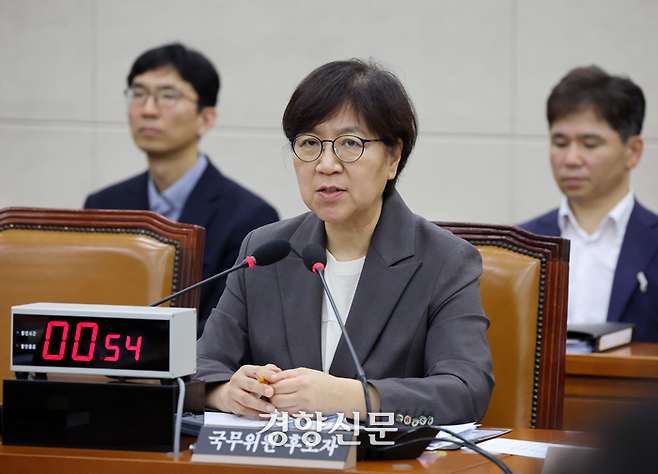 정은경 보건복지부장관 후보자가 18일 국회 보건복지위원회 인사청문회에서 의원질의에 답하고 있다. 박민규 선임기자