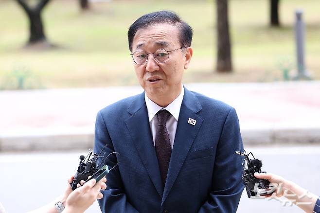 김윤덕 국토교통부 장관 후보자가 15일 오전 정부과천청사에 마련된 인사청문회 준비 사무실로 첫 출근하고 있다. 류영주 기자