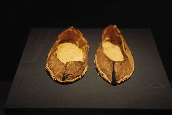 나신걸의 조카 나부의 아내 용인 이씨의 무덤에서 나온 습신.