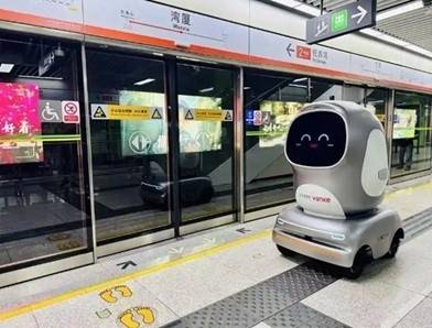 직접 지하철을 타고 배송 서비스를 하는 로봇이 선전에서 처음 등장했다. 선스신문