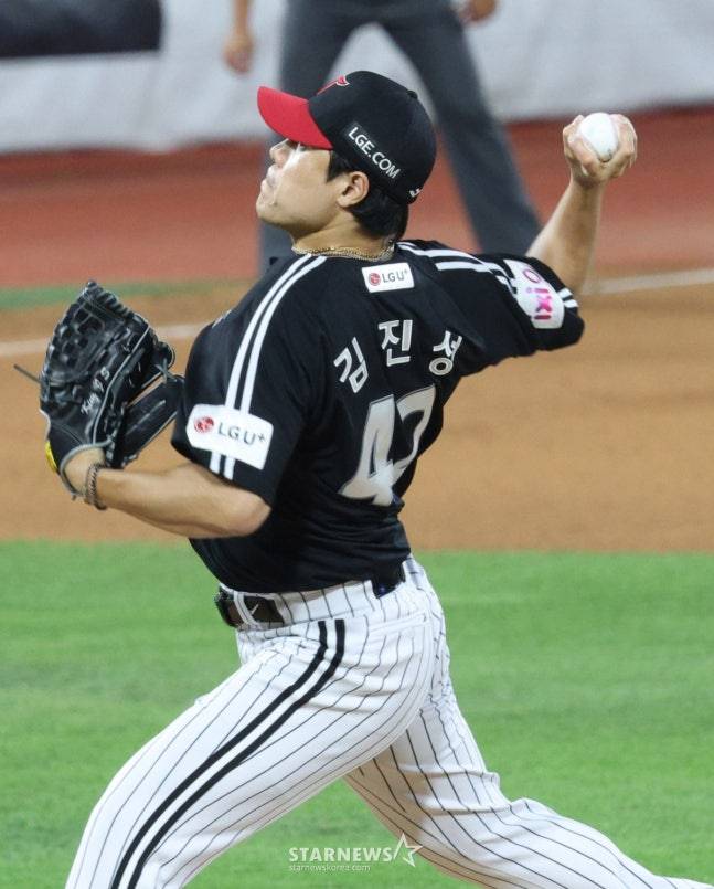 LG 김진성이 역투하고 있다. /사진=김진경 대기자