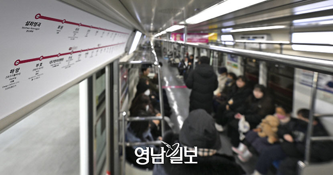 대구 도시철도 1호선 전동차 내부 모습. 영남일보DB