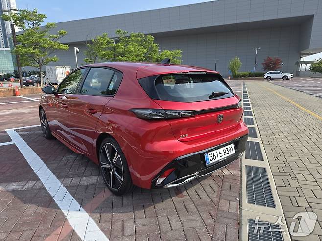 12일 경기 고양 일산서구에서 촬영한 푸조 준중형 해치백 '308 스마트 하이브리드' GT 트림의 모습. 2025.07.12/뉴스1 김성식 기자