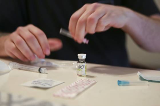 테스토스테론은 미국 마약류 등급 5단계 중 3등급이다. 최근 몇 년간 미국 세관 당국은 국경지대에서 테스토스테론 대량 밀매 건을 적발하고 테스토스테론을 압수했다. AP통신=연합뉴스