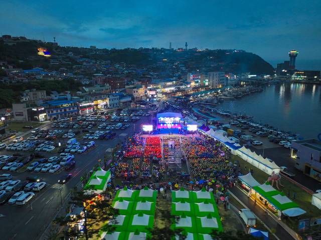 ▲ ‘2025 묵호 도째비페스타’가 18일 묵호항 여객선터미널 광장과 해랑전망대 일원에서 성황리에 개막했다.