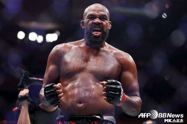 존스는 “MMA에서 이룰 수 있는 건 다 이뤘다고 느꼈다. 더 이상 도전 과제가 많지 않았고 챔피언 타이틀이나 돈 이상의 무언가를 하고 싶었다”며 “트럼프 대통령이 백악관에서 대회를 열고 싶다고 했고 그건 정말 엄청난 기회처럼 느껴졌다”고 밝혔다. 사진=AFPBBNews=News1