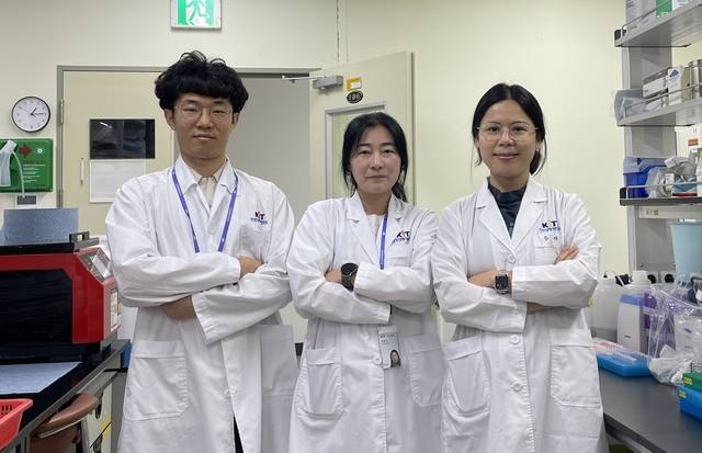 실내 공기 중 미생물의 호흡기 영향 연구를 수행한 국가독성과학연구소의 송미경(오른쪽부터) 박사, 김동임 박사, 김준우 박사. 국가독성과학연구소 제공