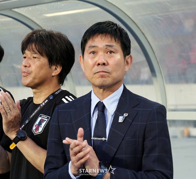 일본 모리야스 하지메 감독이 15일 용인미르종합운동장에서 열린 2025 동아시아축구연맹(EAFF) E-1 챔피언십(동아시안컵) 한국과의 최종전에서 지휘하고 있다. /사진=강영조 선임기자