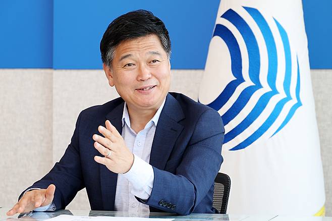 ▲ 박종효 인천 남동구청장이 취임 3주년을 맞아 인터뷰를 진행하며 지역 주요 현안을 설명하고 있다. /사진제공=남동구