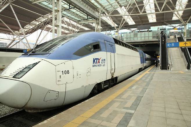 KTX. 사진제공은 코레일