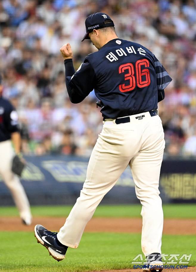 19일 잠실야구장에서 열린 롯데와 LG의 경기, 4회말 2사 1루 데이비슨이 김주성을 삼진처리하며 기뻐하고 있다. 잠실=허상욱 기자wook@sportschosun.com/2025.07.19/
