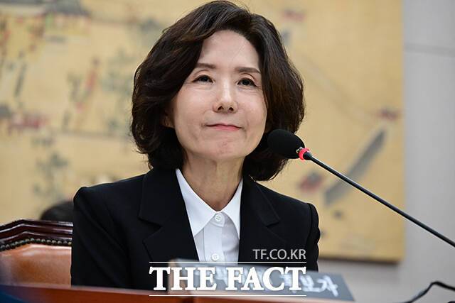 이진숙 사회부총리 겸 교육부 장관 후보자가 16일 오후 서울 여의도 국회 교육위원회에서 열린 인사청문회에 출석해 의원 질의를 듣고 있다. /남윤호 기자