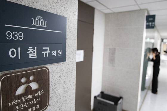 해병대원 순직사건 관련 의혹을 수사하는 이명현 특별검사팀이 '임성근 전 해병대1사단장 구명로비 의혹' 관련해 지난 18일 이철규 국민의힘 의원에 대한 참고인 신분 압수수색에 착수했다. 뉴스1