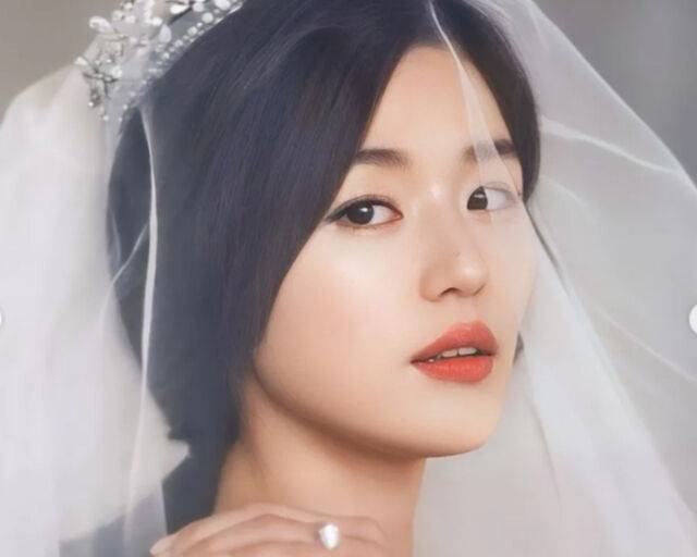 전지현이 1인 기획사를 차린 가운데 그에 따른 관심이 집중되고 있다. / 전지현 소셜미디어