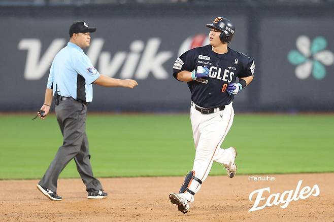 ▲ 홈런을 치고 홈으로 돌아오는 노시환 ⓒ 한화 이글스