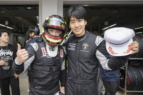 ‘인제 국제 모터 페스티벌’ 프로클래스 포디움에 오른 레이스그래프의 지콩리(좌)와 이정우(우).