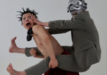 연극 '어느날 아침 깨어나보니 AI가 되어 있었다'. 사진=극단 상상창꼬