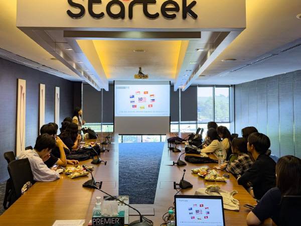 대구대가 파란사다리 사업을 통해 영국과 말레이시아, 필리핀에 학생들을 파견해 글로벌 역량을 키우고 있다. 말레이시아 기업(Startek) 탐방. 대구대.