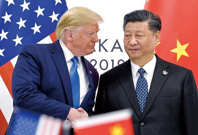2019년 6월 일본 오사카에서 열린 G20 정상회의에서 만난 도널드 트럼프(왼쪽) 당시 미국 대통령과 시진핑 중국 국가주석./AP 연합뉴스
