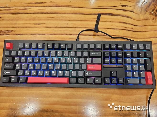 주연테크 기계식 키보드 '긱스타 GKG 108' 이미지.