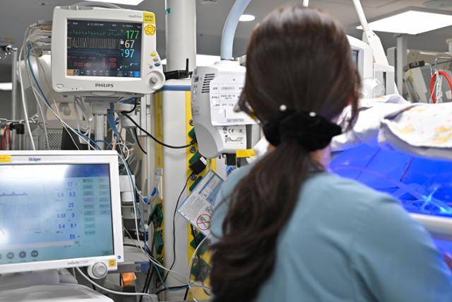 경기도 한 상급종합병원의 중환자실 모습. 한국일보 자료사진