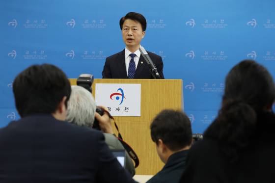 최달영 감사원 사무총장이 지난해 12월 2일 서울 종로구 감사원에서 최재해 감사원장 탄핵 추진에 관한 긴급 브리핑을 하고 있다. 뉴스1