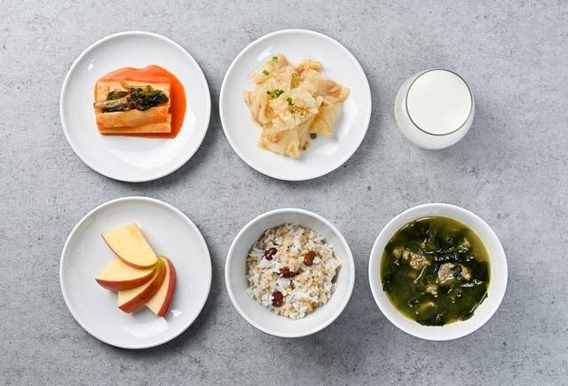 농촌진흥청 국립농업과학원 ‘농식품올바로’에서 한식으로 구성한 체중 감량식의 하루 세끼 식단 예시. 조식. 국립농업과학원