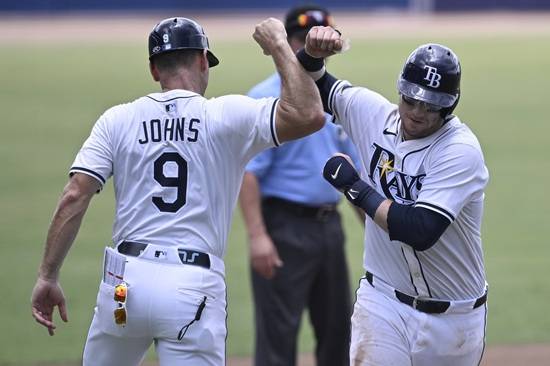 탬파베이 레이스 대니 잰슨이 21일(한국시간) 미국 플로리다주 탬파의 조지 M. 스타인브레너 필드에서 열린 2025 미국 메이저리그(MLB) 볼티모어 오리올스와 홈경기 4회말 솔로홈런으로 추격점을 올렸다. 연합뉴스