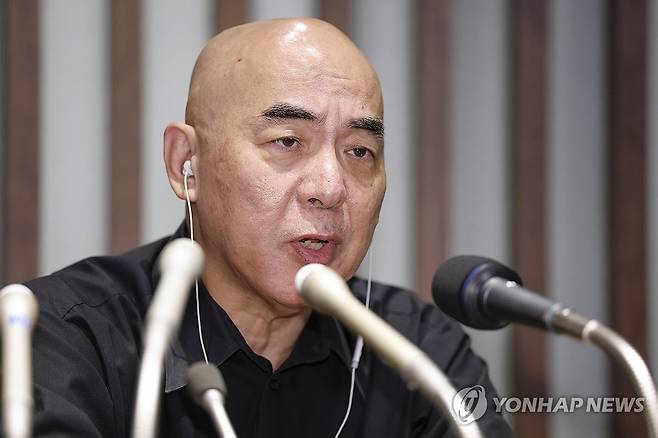 참의원에 당선된 햐쿠타 나오키 보수당 대표 (도쿄 교도=연합뉴스) 일본보수당 햐쿠타 나오키 대표가 참의원(상원) 선거가 열린 20일 투표 종료 이후 기자회견을 하고 있다. 햐쿠타 대표는 비례대표로 당선됐다. 2025.7.21 photo@yna.co.kr