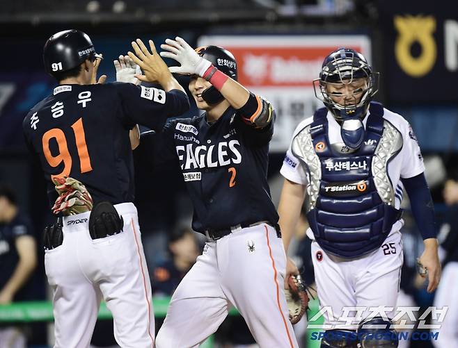 22일 잠실야구장에서 열린 KBO리그 두산과 한화의 경기. 9회초 솔로홈런을 날린 한화 심우준. 잠실=송정헌 기자songs@sportschosun.com/2025.07.22/