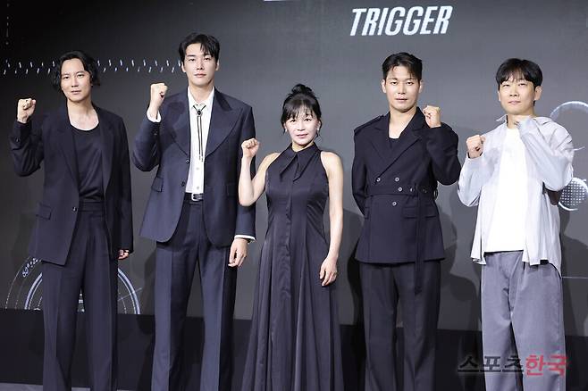 넷플릭스 시리즈 '트리거' 제작발표회에 참석한 배우 김남길, 김영광, 길해연, 박훈, 권오승 감독. 25.7.22ⓒ이혜영 기자 lhy@hankooki.com