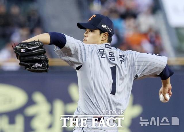 한화 문동주는 시즌 초반 5선발로 출발해 엄상백이 부진하자 4선발로 위치가 바뀌었다. 한화가 포스트시즌에 진출한다면 폰세-와이스-류현진에 이어 문동주의 활약이 매우 중요한 변수가 될 전망이다. /뉴시스