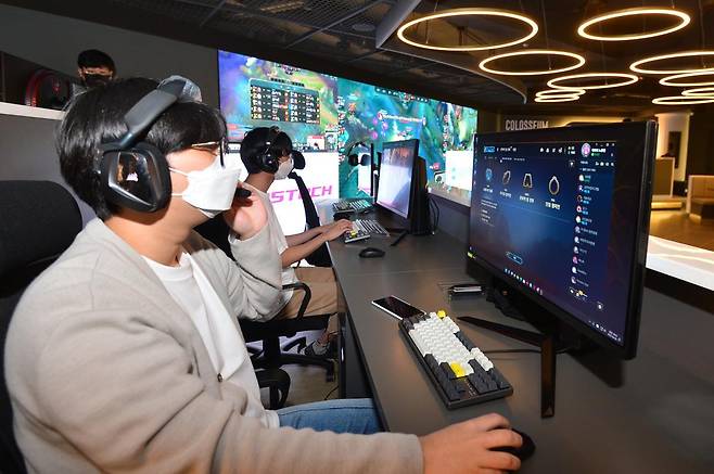 ‘e스포츠 콜로세움’은 전 세계 대학생 5만여 명이 동시에 인터넷을 접속해 경기를 관람할 수 있도록 메타버스상의 시설이다. 2022.4.6/뉴스1