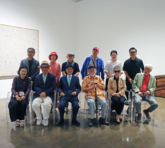 △2025 “안녕하세요, 노준의입니다” 오프닝에 한국 미술계 주요 인사들이 참석했다. / 자료제공 ⓒ갤러리끼