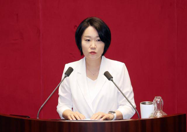 이소영 더불어민주당 의원이 4일 국회 본회의에서 2025년도 제2회 추가경정예산안 상정에 대해 발언하고 있다. 연합뉴스