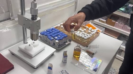 오피스텔에 제조시설을 마련한 일가족. 사진 식품의약품안전처