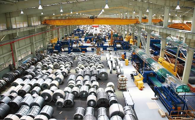 충남 아산에 있는 대창스틸 코일가공센터 공장 내부. /대창스틸 제공