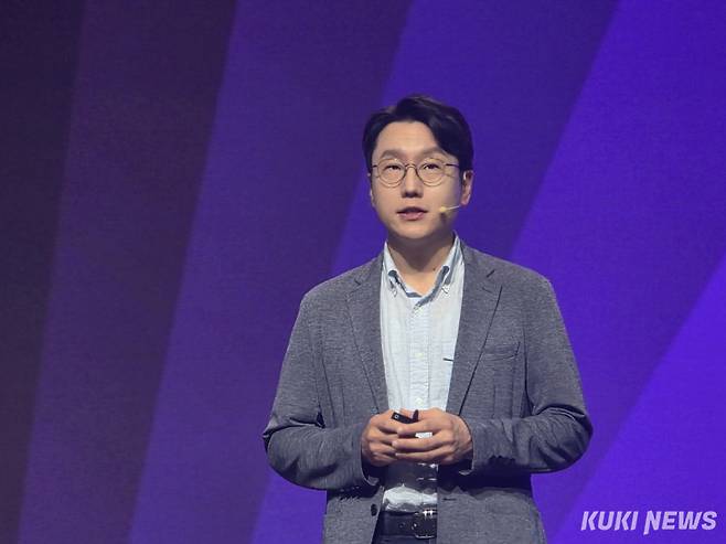 임우형 LG AI연구원 신임 공동 연구원장이 22일 서울 강서구 마곡 LG사이언스파크에서 열린 ‘LG AI 토크 콘서트 2025’에서 향후 계획에 대해 발표하고 있다. 정우진 기자