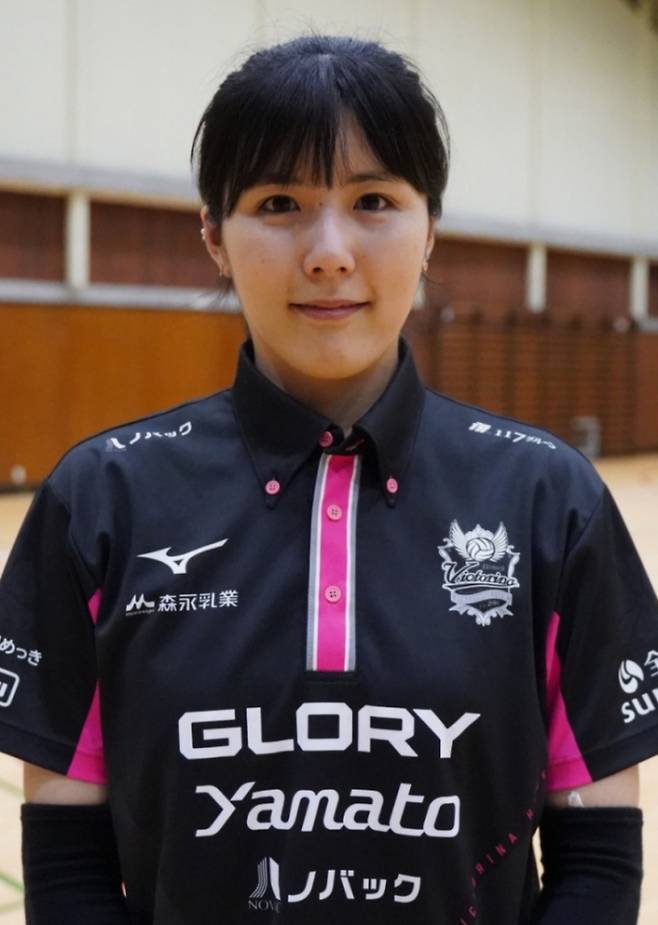 학교 폭력 논란과 부상으로 새 팀을 찾지 못한 이재영이 4년 만에 코트로 복귀한다. 사진은 21일 일본 SV리그 빅토리 히메지에 입단한 이재영의 모습. /사진=빅토리나 히메지 제공