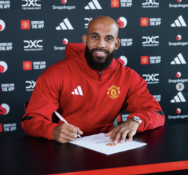 맨유에 합류한 음뵈모. 맨유 공식 SNS