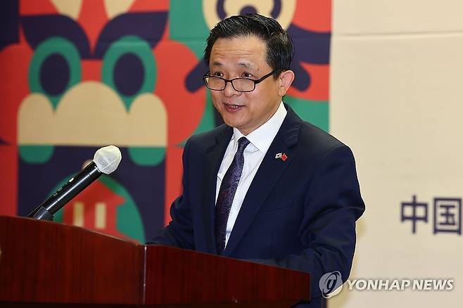 주한중국대사관 오픈데이 환영사 하는 다이빙 대사 (서울=연합뉴스) 서대연 기자 = 22일 서울 중구 주한 중국대사관에서 열린 오픈데이 행사에서 다이빙 주한 중국대사가 환영사를 하고 있다. 2025.7.22 dwise@yna.co.kr