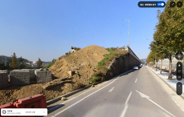 오산 가장교차로 옹벽 중첩 공사구간(2019년 11월). /네이버 거리뷰 캡처