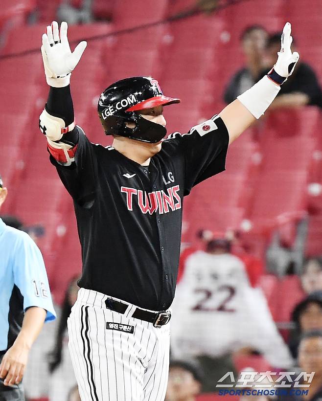 22일 광주 기아 챔피언스필드에서 열린 LG-KIA전. 9회초 1사 1, 2루 김현수가 1타점 역전 적시타를 친 후 환호하고 있다. 광주=정재근 기자 cjg@sportschosun.com/2025.7.22/