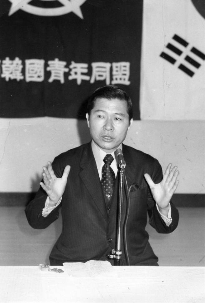 망명 중이었던 1973년 2월 재일한국청년동맹이 주최한 강연회에서 당시 김대중 의원이 연설하고 있다. 한길사
