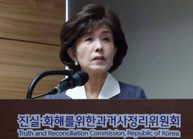 제2기 진실·화해를위한과거사정리위원회(진실화해위)의 박선영 위원장이 5월 26일 서울 중구 진실화해위 사무실에서 기자간담회를 시작하며 인사말을 하고 있다. 뉴스1