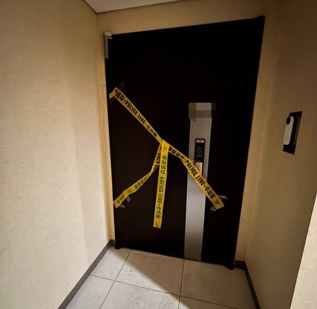 20일 '사제 총기' 살인 사건이 난 인천 연수구 송도동 아파트 입구에 폴리스라인이 쳐져 있다. 독자 제공