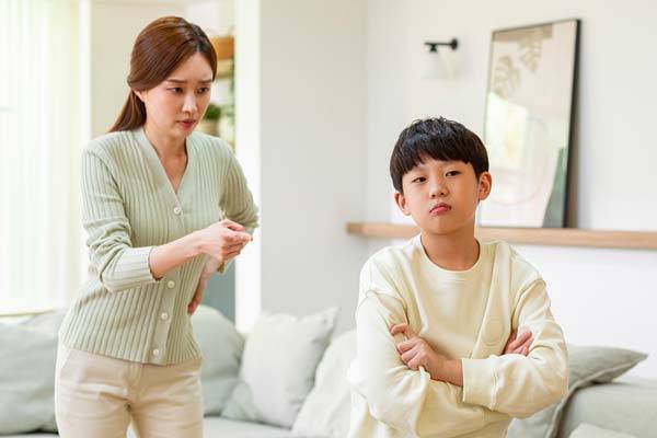 자녀의 장기적인 학업 성취와 사회성 발달을 위해서는 '온화한 양육'보다 '엄격하면서도 따뜻한 양육'이 더 효과적이라는 연구 결과가 나왔다./사진=클립아트코리아