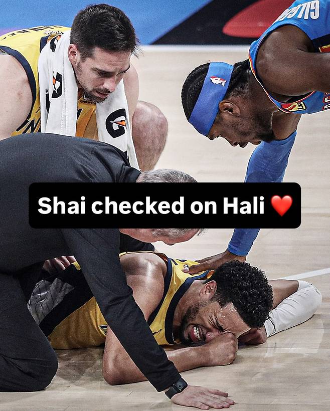 23일 페이컴 센터에서 열린 2024~25 NBA 파이널 7차전. 1쿼터 중 인디애나 할리버튼(아래)이 아킬레스건 부상으로 쓰러져 있다. 사진=ESPN SNS