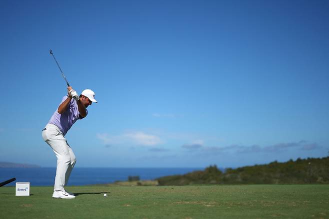 <yonhap photo-3600=""> KAPALUA, HAWAII - JANUARY 07: (Swing Sequence 4 of 16) Scottie Scheffler of the United States plays his shot from the 11th tee during the final round of The Sentry at Plantation Course at Kapalua Golf Club on January 07, 2024 in Kapalua, Hawaii. Kevin C. Cox/Getty Images/AFP (Photo by Kevin C. Cox / GETTY IMAGES NORTH AMERICA / Getty Images via AFP)/2024-01-08 12:31:35/ <저작권자 ⓒ 1980-2024 ㈜연합뉴스. 무단 전재 재배포 금지.></yonhap>